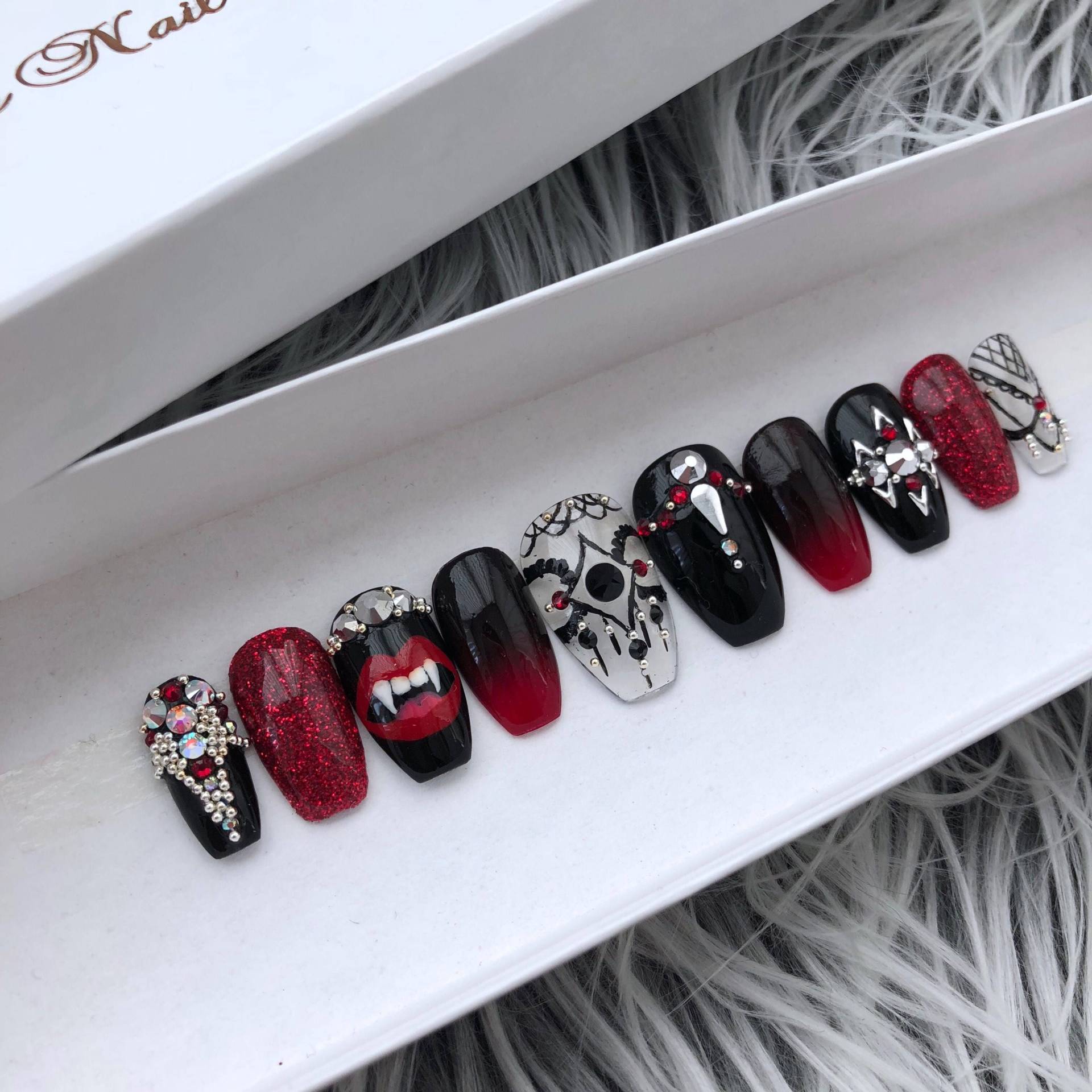 Nagelpresse ~ Vampirkostüm Halloween Druck Auf Nägel Vampirnägel Vampir Geschenk Gothic Spitzennägel Vampirzähne von Etsy - TheNailEmpyrean