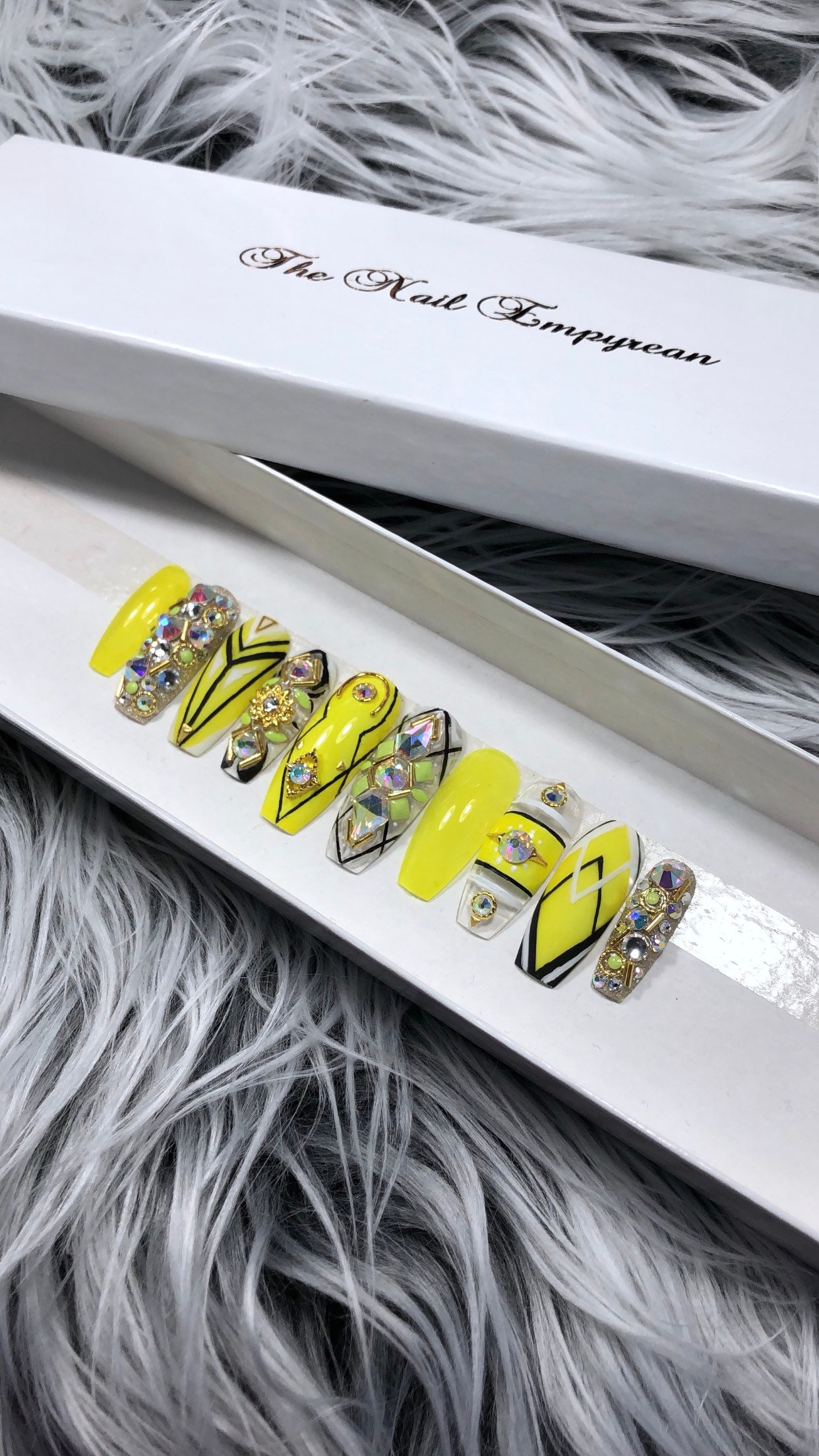 Valentinstagsgeschenke ~ Nagelpresse Falsche Nägel Fake Neon Qualle Sargnägel Lange Acrylnägel von Etsy - TheNailEmpyrean