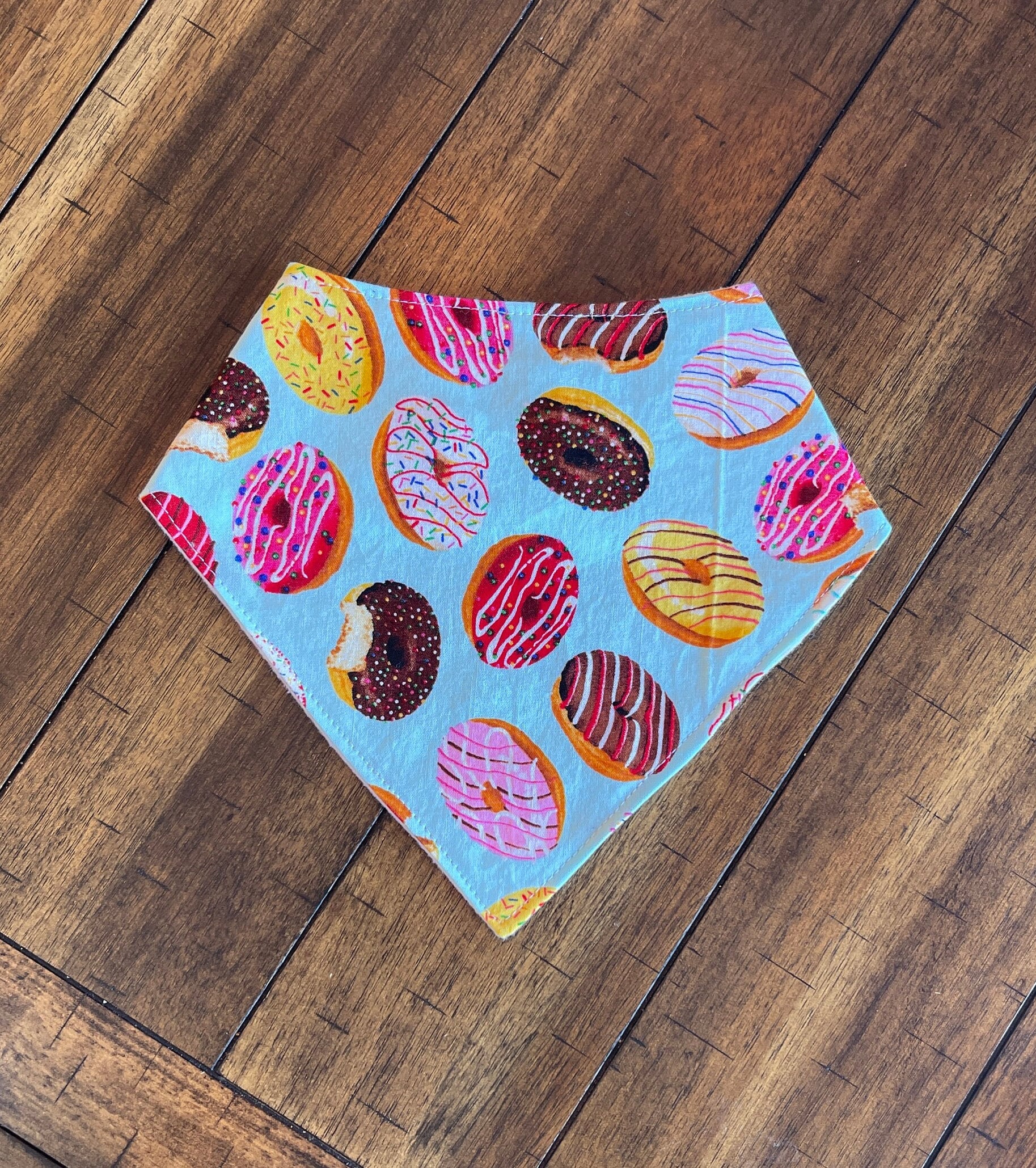 Spaß Donut Bandana Sabber Lätzchen von Etsy - TheNordicNana