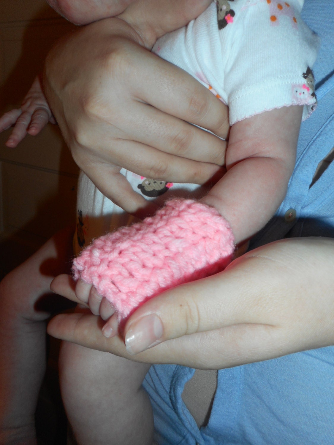 strawberry Shortcake Itty Bitty Neugeborenen Säugling Fingerlose Handstulpen, Zierliche Rosa Süße Kleine Baby Mädchen Mode Foto Requisite von Etsy - TheOldeCrowCottage