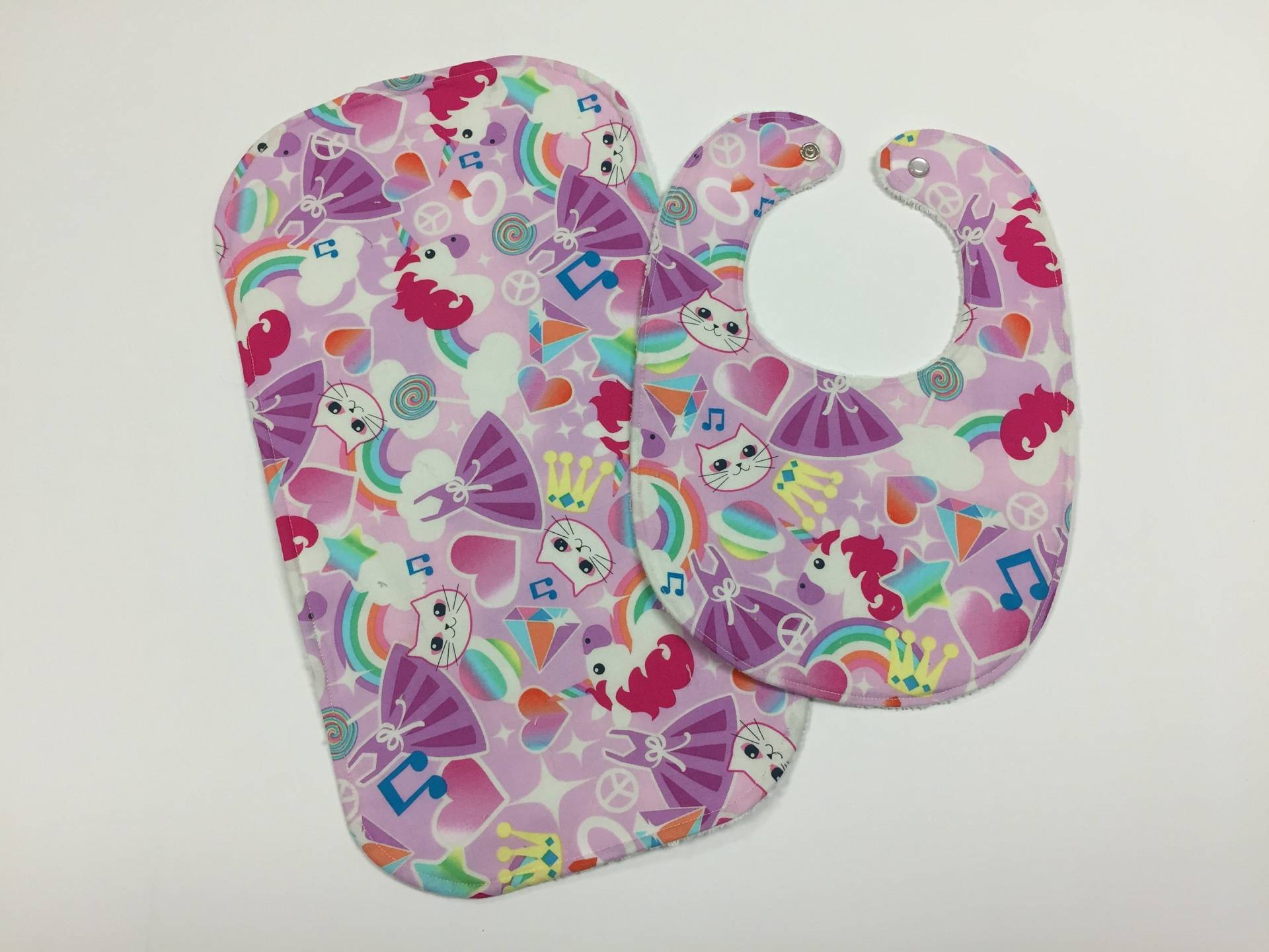 Baby Mädchen Lätzchen Und Spucktuch - Katzen/Regenbögen/Diamanten/Einhörner von Etsy - ThePinCushionFabrics