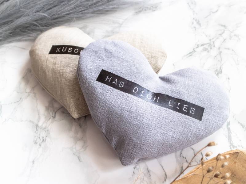 Personalisiertes Herz-Wärmekissen Aus Leinen | Traubenkernkissen in Herzform Mit Individuellem Bezug Geschenkidee Für Muttertag Vatertag von Etsy - ThePrettySideDE