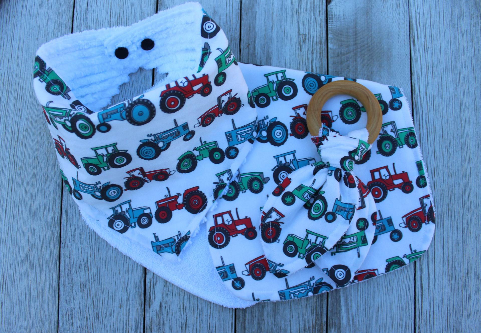 Baby Junge Traktor Shower Geschenk | Neugeborenen Bib Burp Tuch von Etsy - TheRedFoxFinds