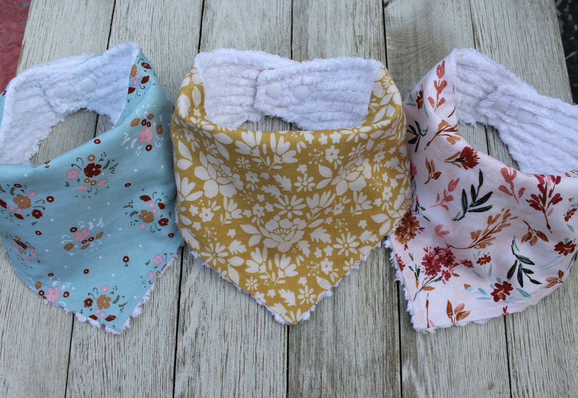 Baby Mädchen Bibs | Bandana Shower Geschenk Herbst Florale Babybätzchen Baby-| Drool Bib von Etsy - TheRedFoxFinds