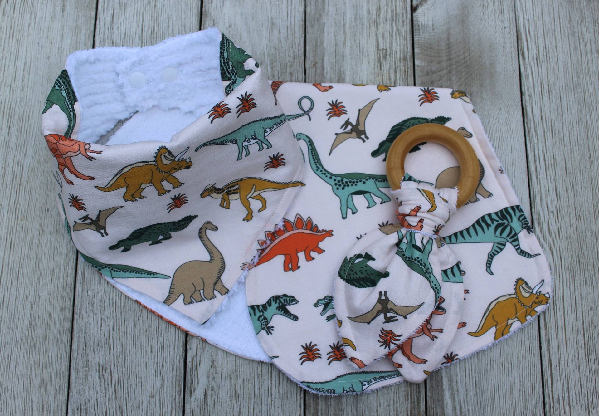 Dinosaurier Baby Shower Geschenk | Neugeborenen Beißer Tuch Dinosaurier-Ib von Etsy - TheRedFoxFinds