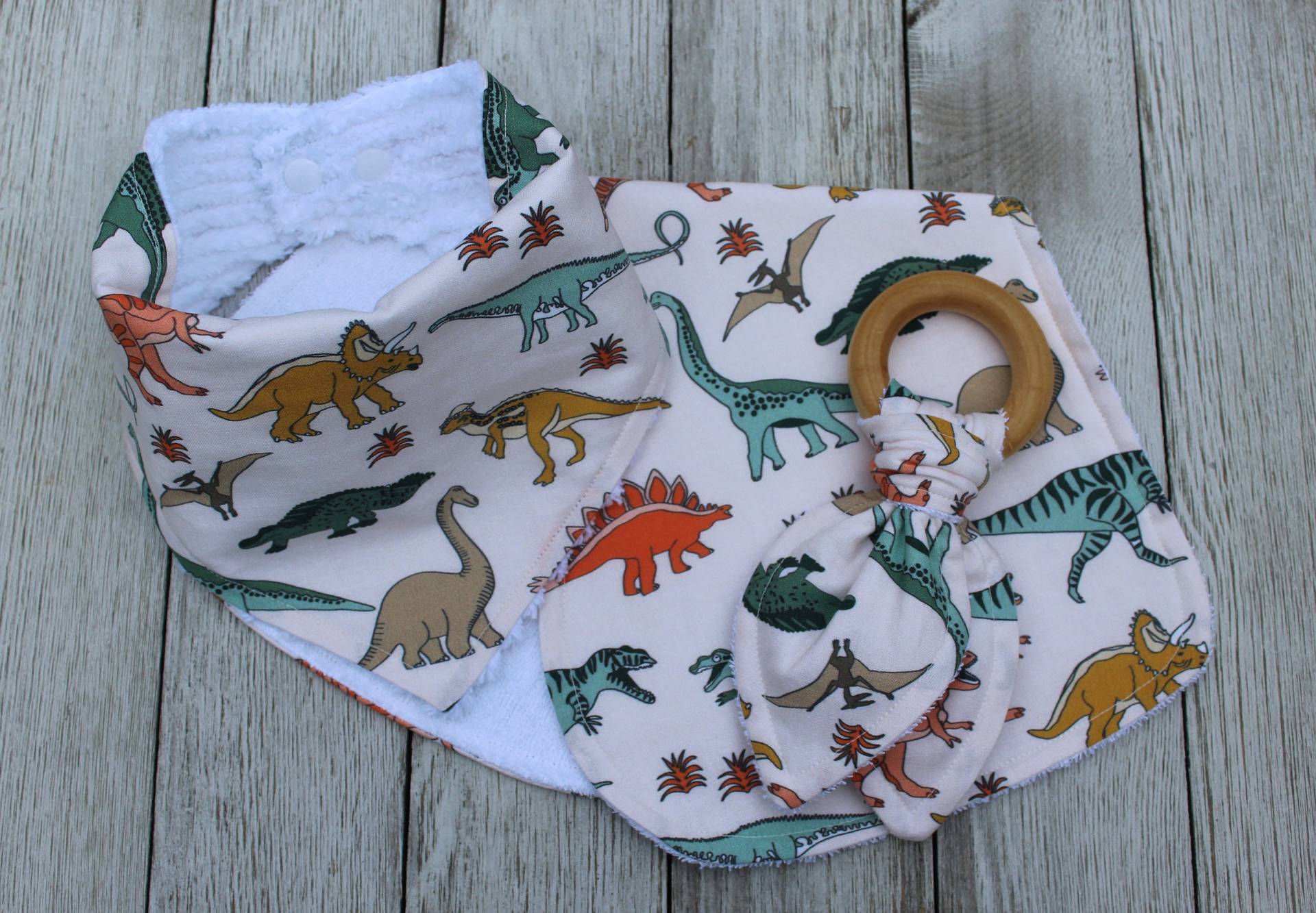 Dinosaurier Baby Shower Geschenk | Neugeborenen Beißer Tuch Dinosaurier-Ib von Etsy - TheRedFoxFinds