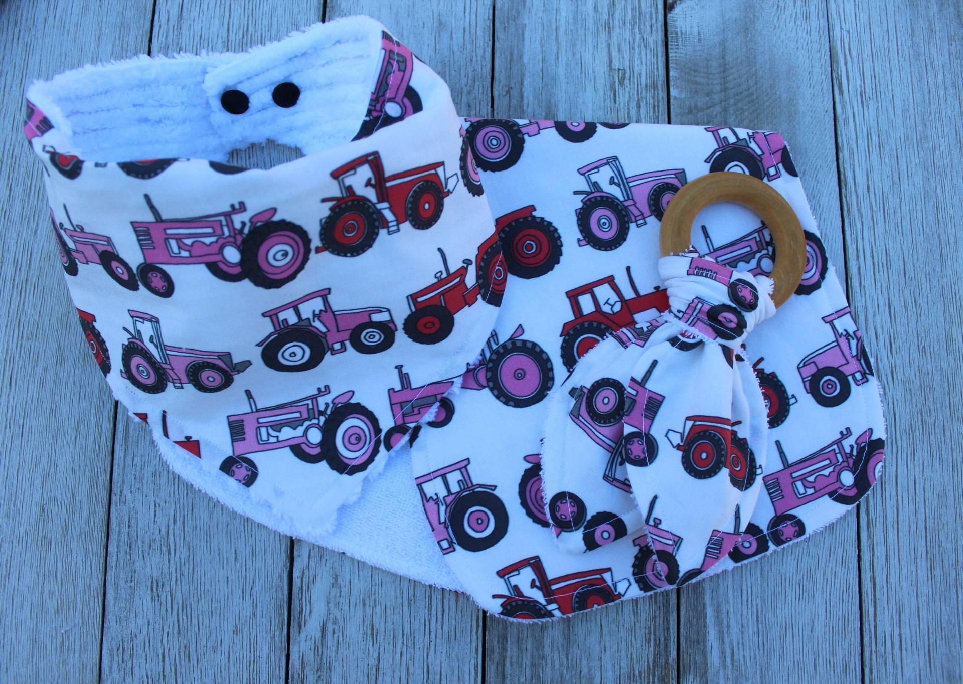 Traktor Baby Mädchen Geschenkset | Bauernhof Geschenk Shower Baby-Ätzchen von Etsy - TheRedFoxFinds