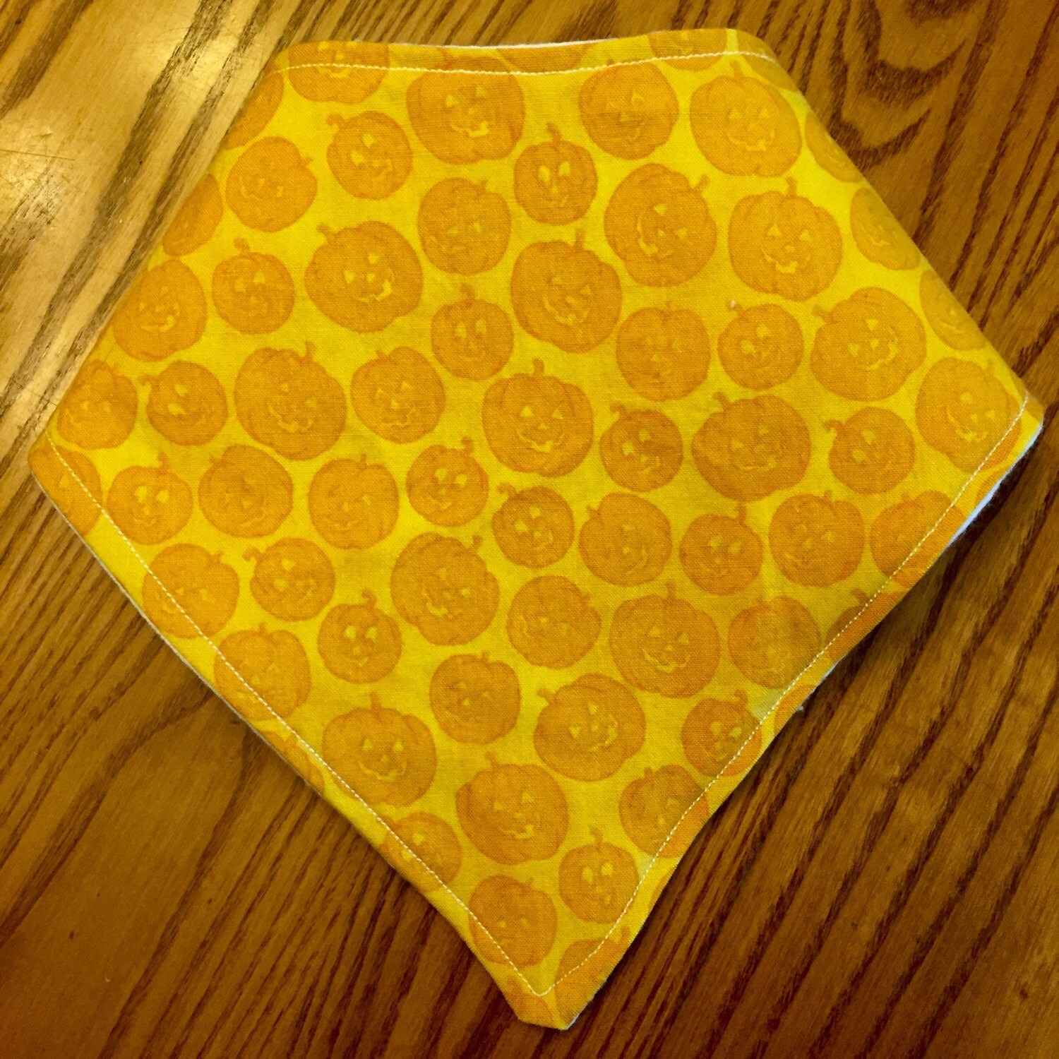 Baby Bandana Lätzchen - Halloween Orange Auf Kürbisse von Etsy - TheSewingGinger