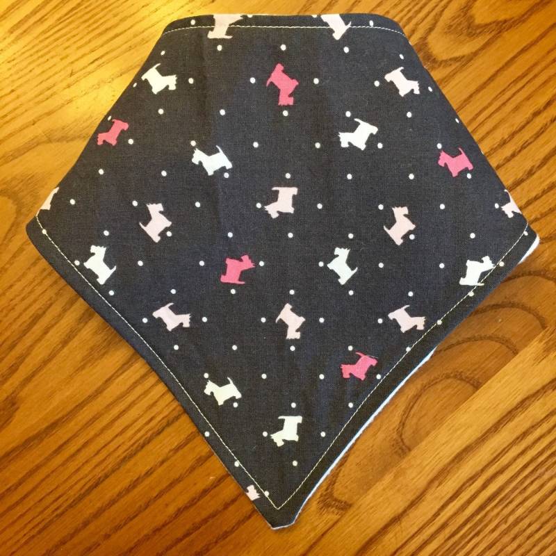 Baby Bandana Lätzchen - Rosa Scottie/Westie Hunde Baby Bandana Lätzchen - Rosa Scottie/Westie Hunde von Etsy - TheSewingGinger