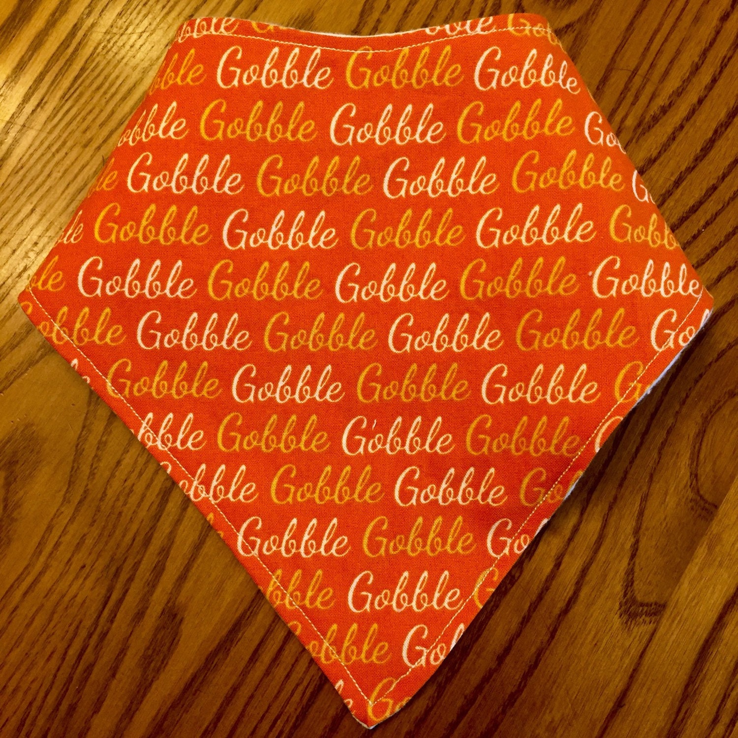 Baby Bandana Lätzchen - Thanksgiving Orange Gobble von Etsy - TheSewingGinger
