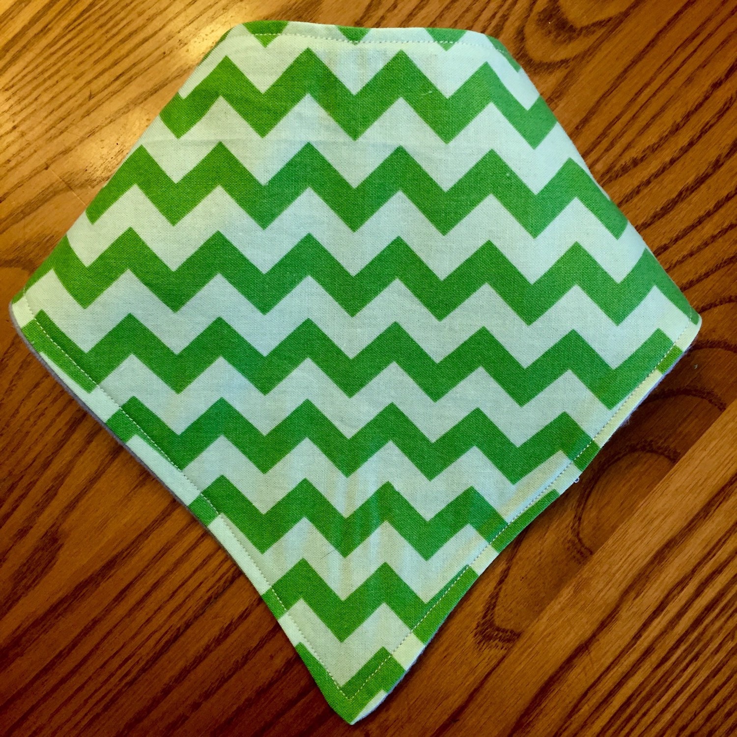 Baby-Halstuch - Grün-Chevron Baby-Halstuch - Grün-Chevron von Etsy - TheSewingGinger