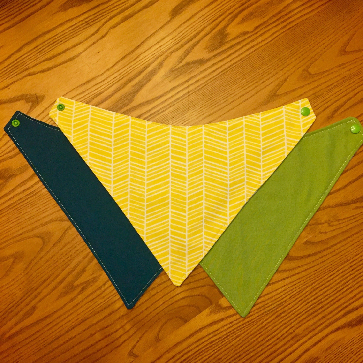 Baby Lätzchen Bandana - Kobaltblau, Oliven Grün Und Gelb. 3Er-Set von Etsy - TheSewingGinger