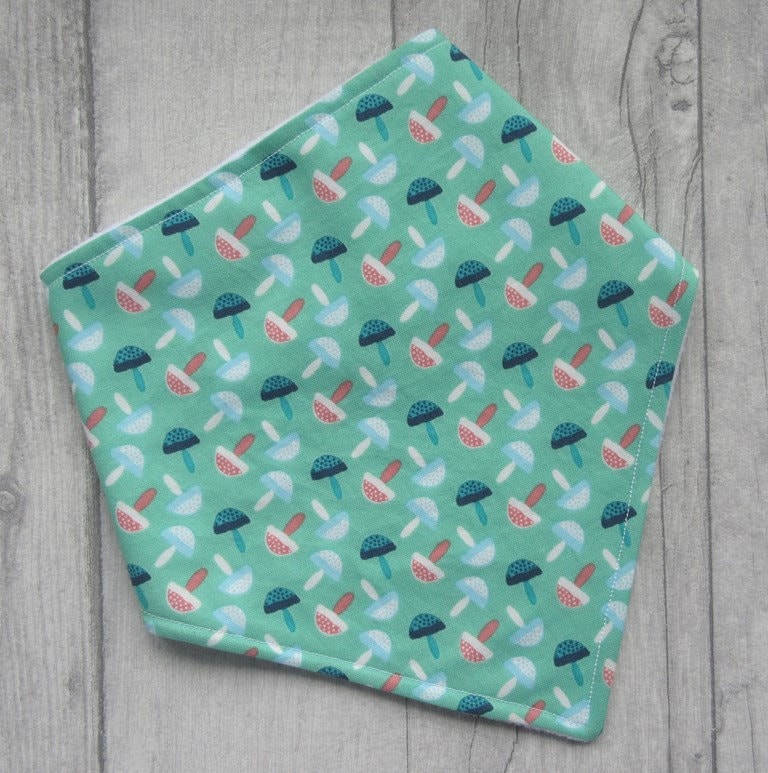 Bandana Dribble Bib, Drool Mädchenlätzchen, Neues Mama Geschenk, Kleinkindlätzchen, Saugfähiges Halstuch, Baby Shower Schal von Etsy - TheSewnbySarahShop