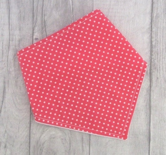 Bandana Dribble Lätzchen, Baby Polka Dot Neue Mama Geschenk, Koralle Baby-Dusche-Geschenk, Baby-Geschenk, Kinderkrankheiten Halstuch Bandana Dribble Lätzchen, Baby Polka Dot Neue Mama Geschenk, Koralle Baby-Dusche-Geschenk, Baby-Geschenk, Kinderkrankheiten Halstuch von Etsy - TheSewnbySarahShop