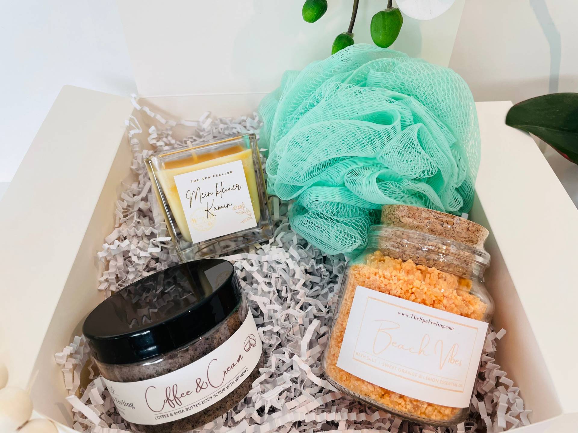 Wellness Geschenk Mit Badesalz, Kerze, Schwamm Und Peeling, Wellnessbox, Freundin, Frau, Set Wellness Geschenk Mit Badesalz, Kerze, Schwamm Und Peeling, Wellnessbox, Freundin, Frau, Set von Etsy - TheSpaFeeling