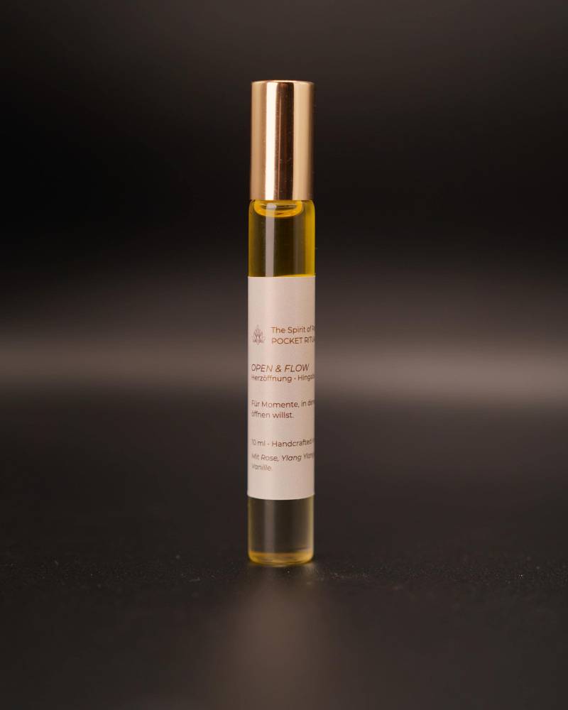 Open & Flow Pocket Ritual Roller - Heart Opening Aromatherapy Self Love Oil Emotional Balance & Feminine Energy von Etsy - TheSpiritofPamela