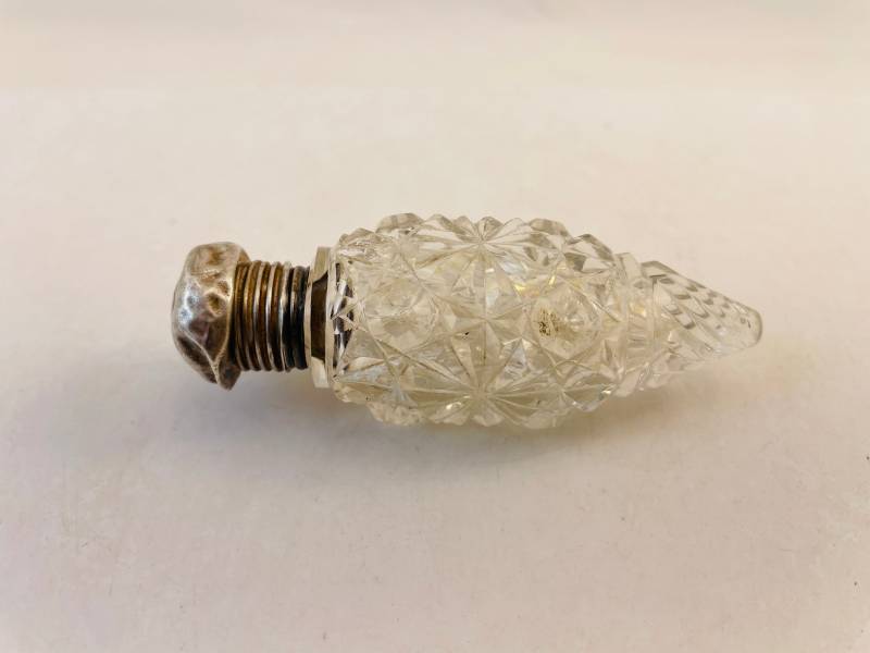 Vintage Crystal Parfum Flasche Mit Glasstopper Und Sterling Silber Top von Etsy - TheVintageCrateTVC