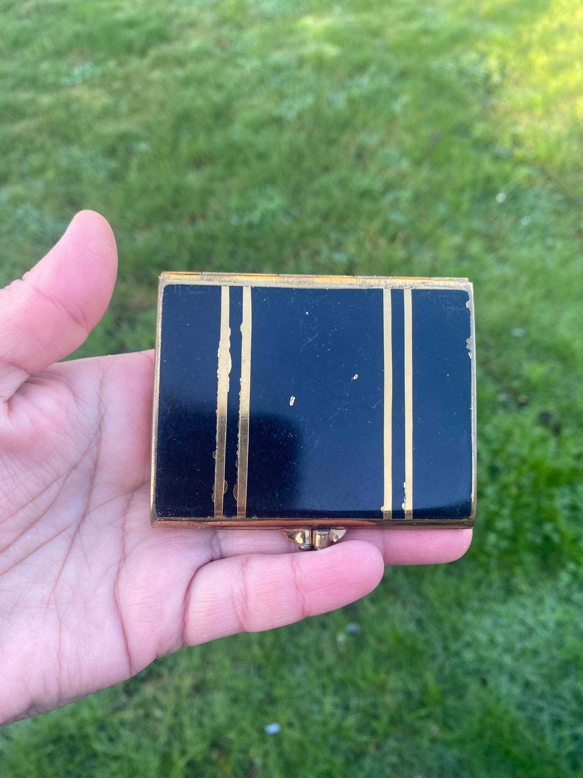 Vintage 1940Er Jahre Stratton Compact Vintage 1940Er Jahre Stratton Compact von Etsy - TheVintageGardenPath