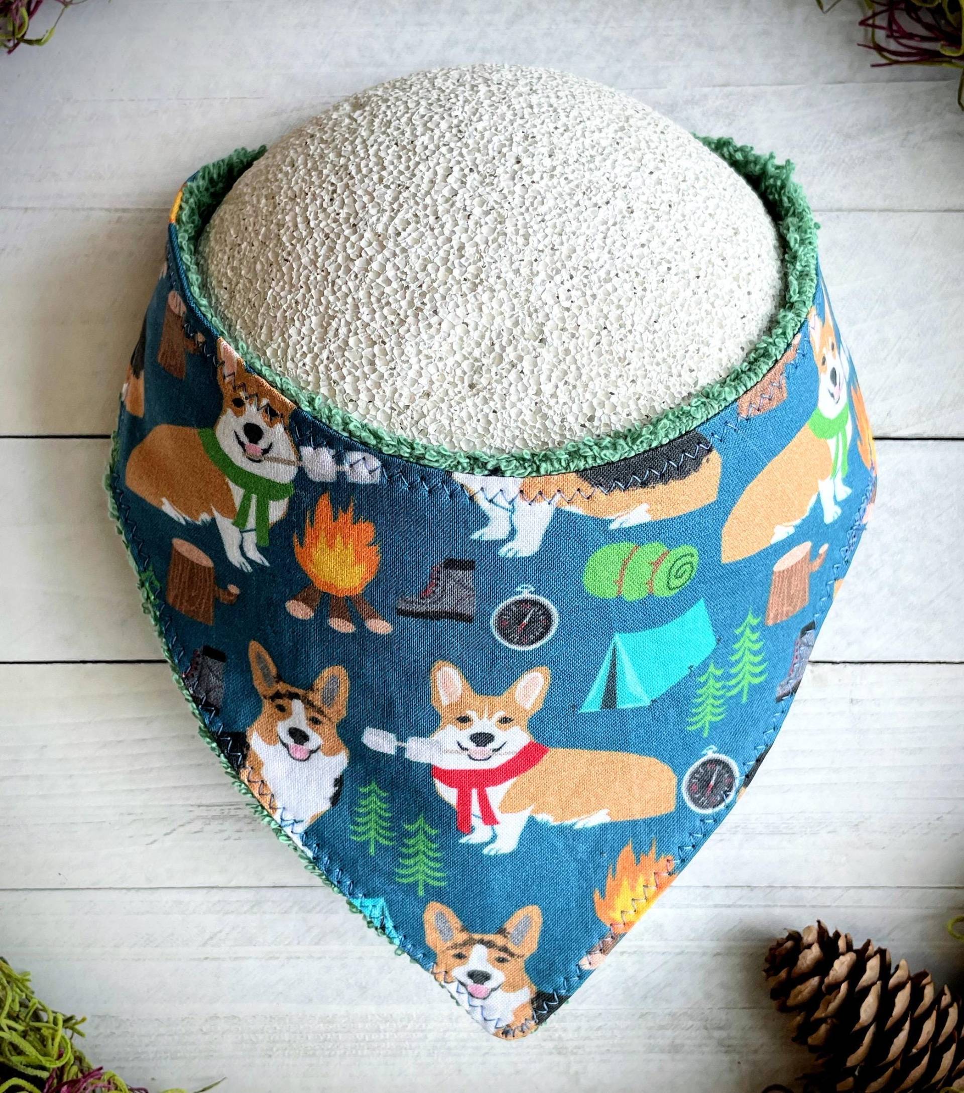 Lätzchen | Camping Corgis Bandana Zahnen Sabbern Absorbierende Baby Shower Geburt Geschenk Verstellbare Druckknöpfe Holzig Hund Natur Niedlich Lätzchen | Camping Corgis Bandana Zahnen Sabbern Absorbierende Baby Shower Geburt Geschenk Verstellbare Druckknöpfe Holzig Hund Natur Niedlich von Etsy - TheWobblyWaterbear