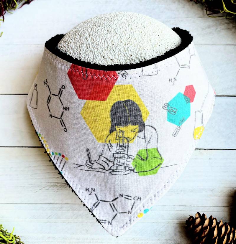 Lätzchen | Retro Wissenschaft Bandana Nerdy Geeky Chemiker Baby Party Geschenk von Etsy - TheWobblyWaterbear