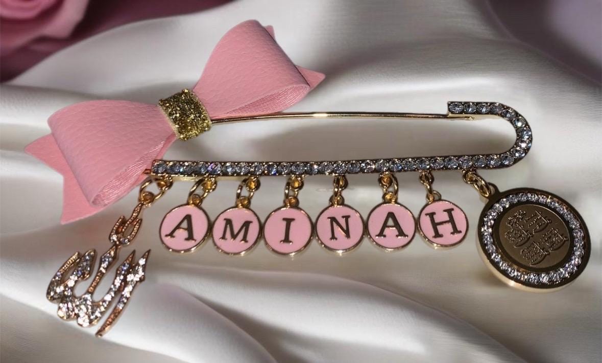 Crystal 4 Quls Stroller Pin ™ Mit Personalisiertem Namen, Kristall Allah & Anhänger, Handgefertigtes 18K Vergoldet, Brosche, Babypartygeschenk von Etsy - TheYinToYourPin