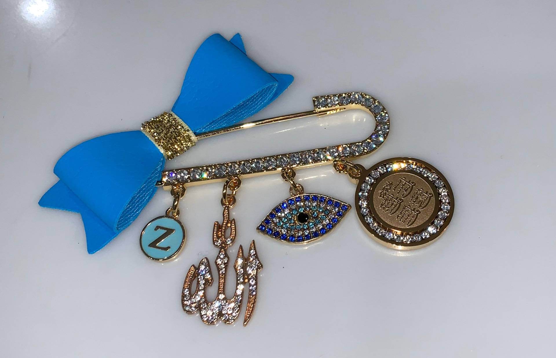 Kristall 4 Quls Kinderwagennadel, Initial, Allah & Evil Eye Anhänger, 18K Vergoldet Kristall 4 Quls Kinderwagennadel, Initial, Allah & Evil Eye Anhänger, 18K Vergoldet von Etsy - TheYinToYourPin