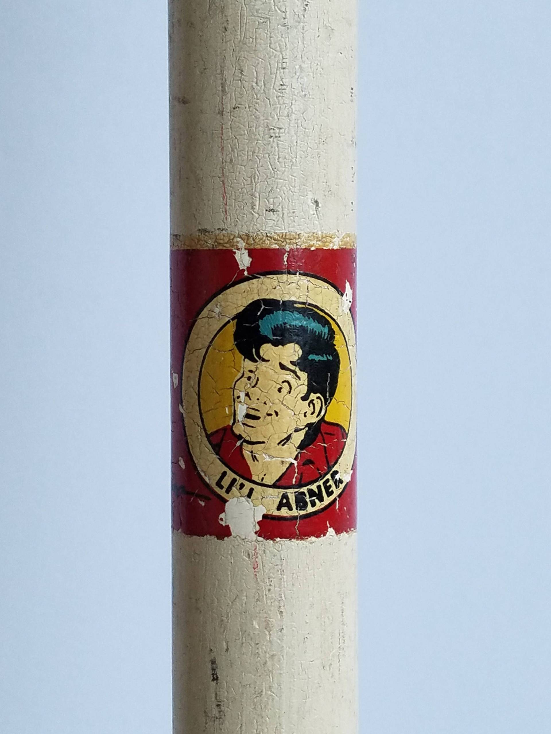 Gehstock Aus Holz, Weiß Lackiert Mit Abgerundetem Naturholzknopf Und Lil Abner Detail von Etsy - ThereAndBackVintage