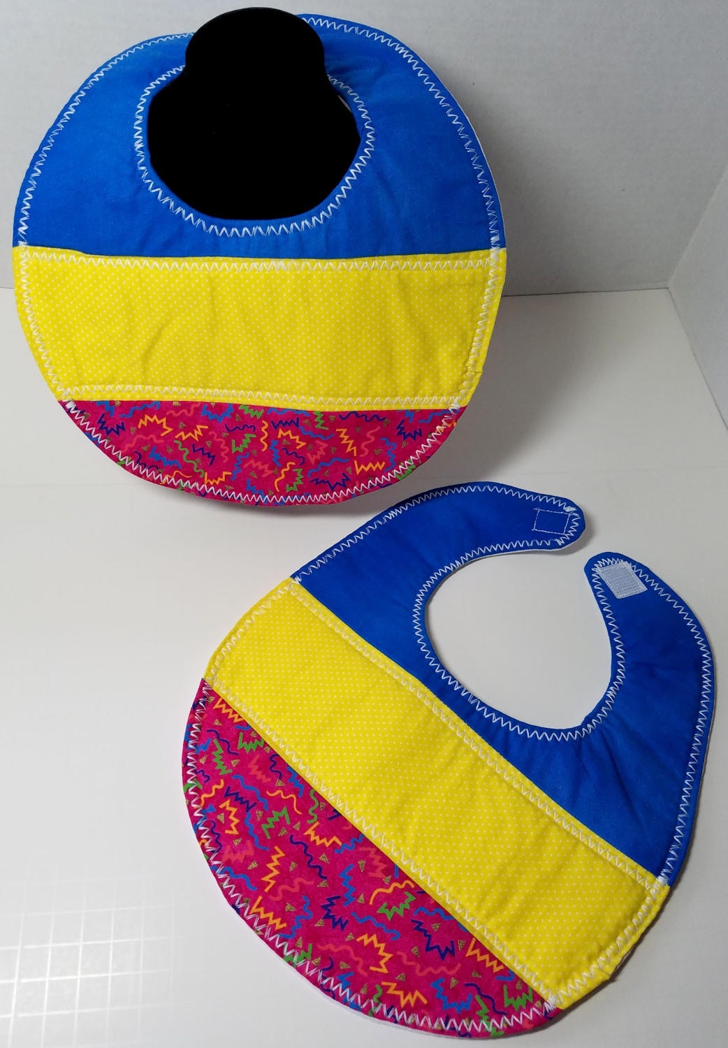 Patchwork-Säuglingslätzchen von Etsy - ThisNThatHodgePodge