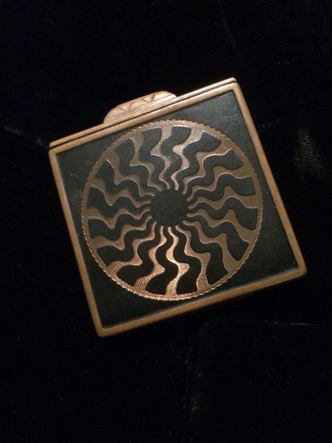 Art Deco Compact Goth Gothic Kompakt Spiegel Schwarz Und Bronze Unikat Kompakte Geschenke Für Goths von Etsy - Thisistheotherplace