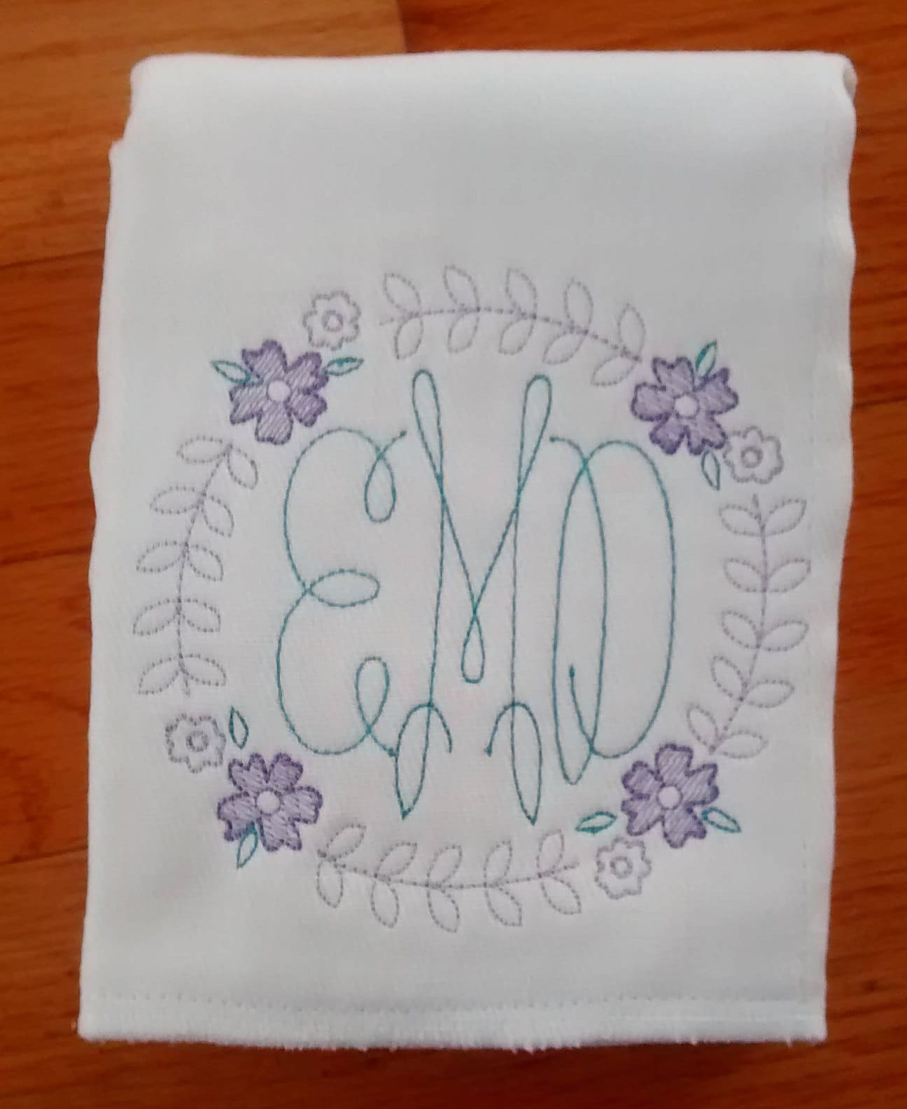 Monogrammiert Baby Mädchen Spucktuch, Vintage Floral Spucktuch von Etsy - ThreeThreadsSC
