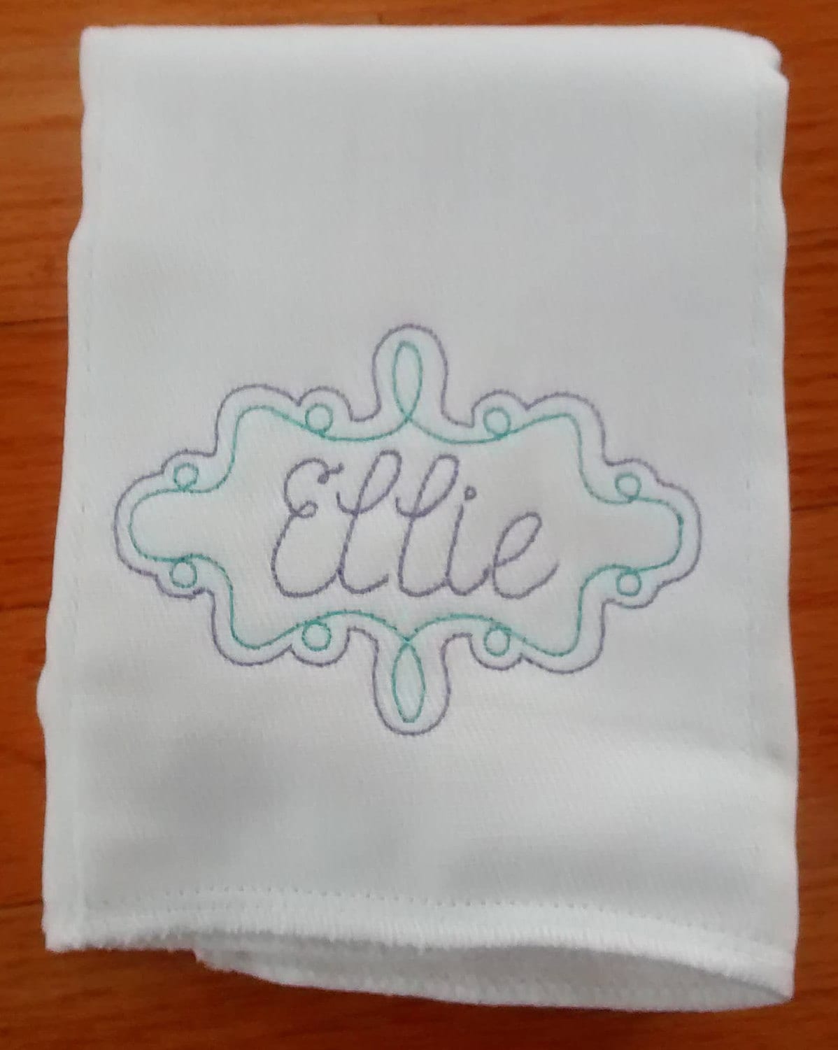 Personalisierte Baby-Mädchen-Spucktuch, Jahrgang Baby Mädchen Spucktuch von Etsy - ThreeThreadsSC
