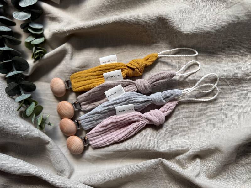 Musselin Schnullerkette Schnullerband Baby Geschenk Zur Geburt Holzclip Naturtöne Pastell Accessoires Baumwolle von Etsy - ThuyArtistry
