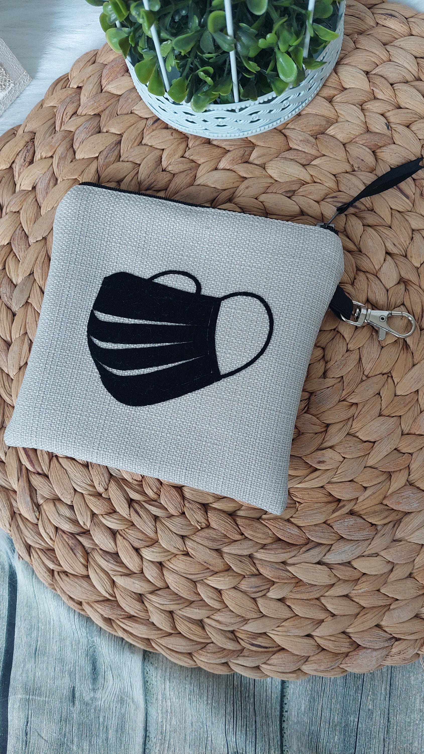 Tasche | Farbbeispiel Beige Für Mund-Nasen-Maske Aus Polstercanvas in 36 Farben Tasche | Farbbeispiel Beige Für Mund-Nasen-Maske Aus Polstercanvas in 36 Farben von Etsy - TiLuLy