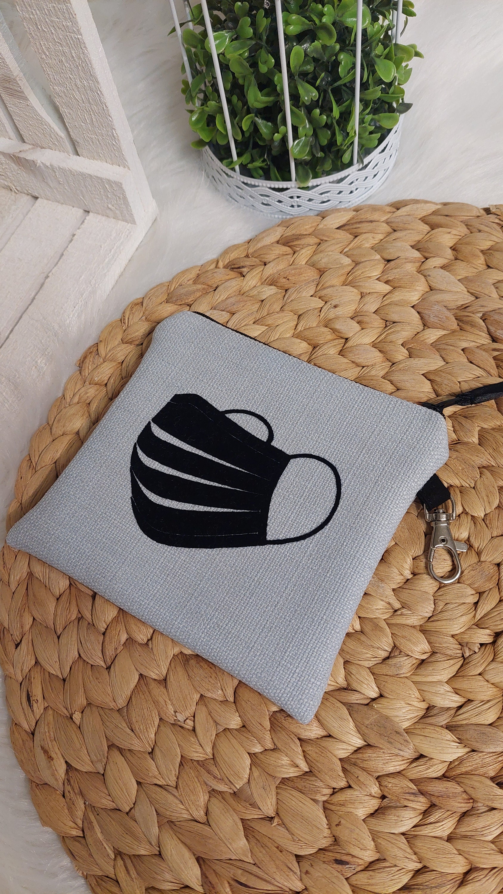 Tasche | Farbbeispiel Lichtblau Für Mund-Nasen-Maske Aus Polstercanvas in 36 Farben Tasche | Farbbeispiel Lichtblau Für Mund-Nasen-Maske Aus Polstercanvas in 36 Farben von Etsy - TiLuLy
