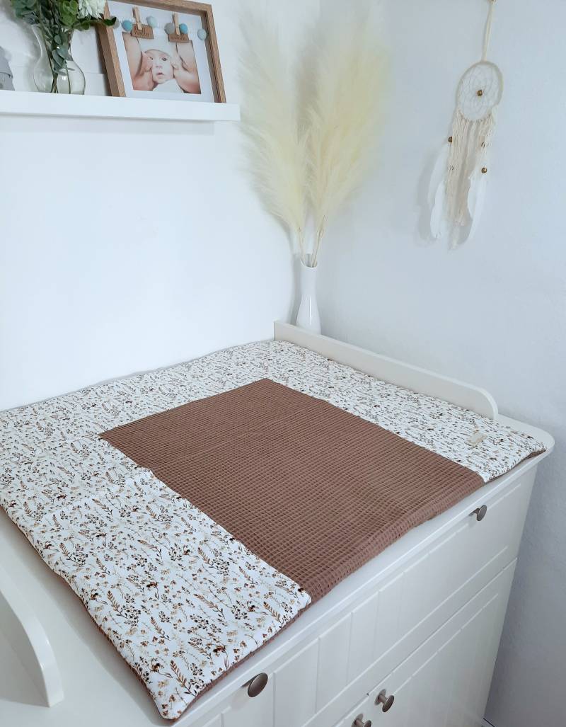Wickelunterlage Braun/Wickelauflage Beige Babyausstattung Waffelpique Wiesenblumen Trockenblumen von Etsy - TinasCharmelli