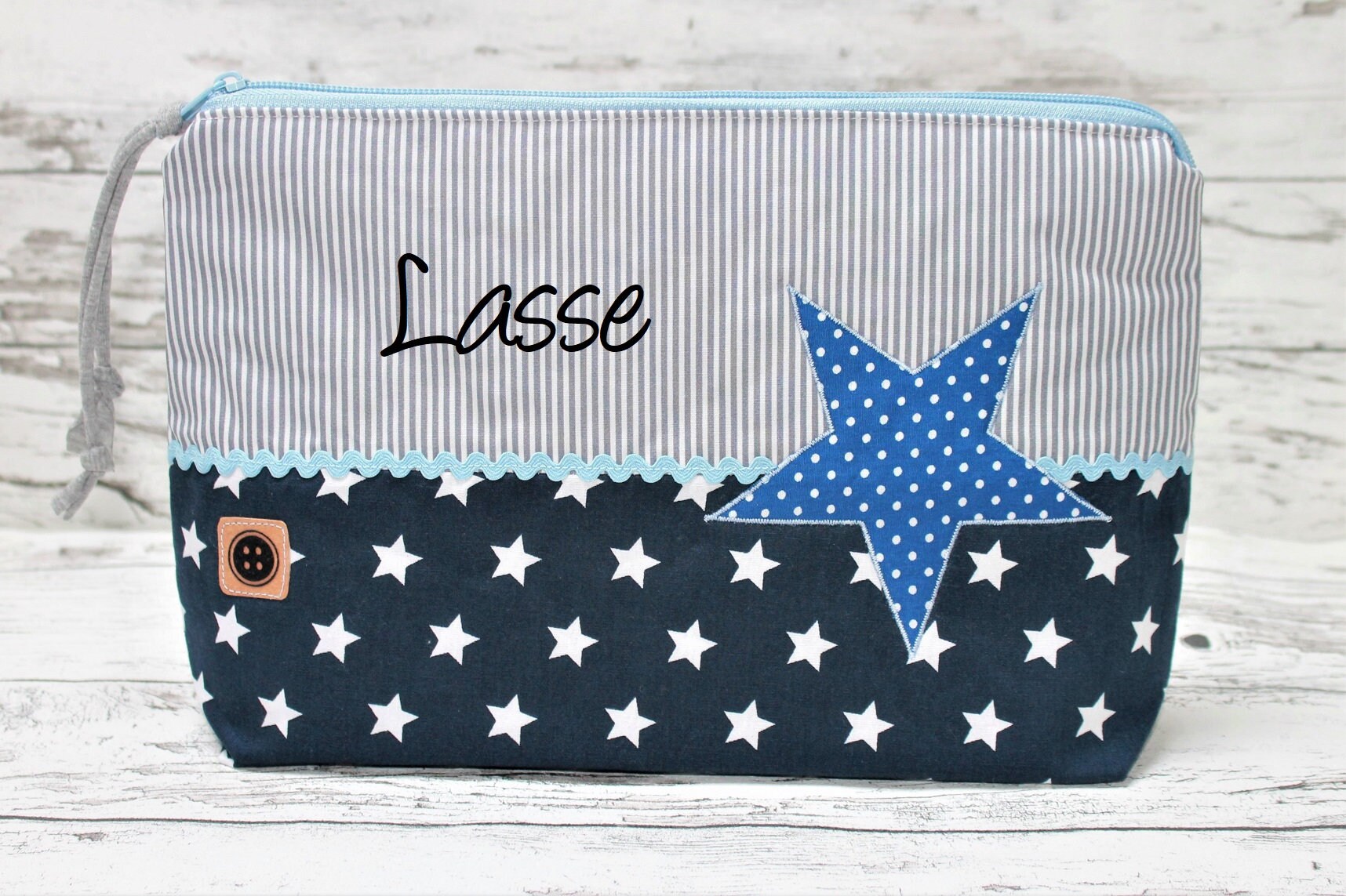 Kulturtasche/Windeltasche Mit Name/Taufgeschenk Personalisiert/Geschenk Zur Geburt Für Jungs Kulturtasche/Windeltasche Mit Name/Taufgeschenk Personalisiert/Geschenk Zur Geburt Für Jungs von Etsy - TinasKnoepfchen