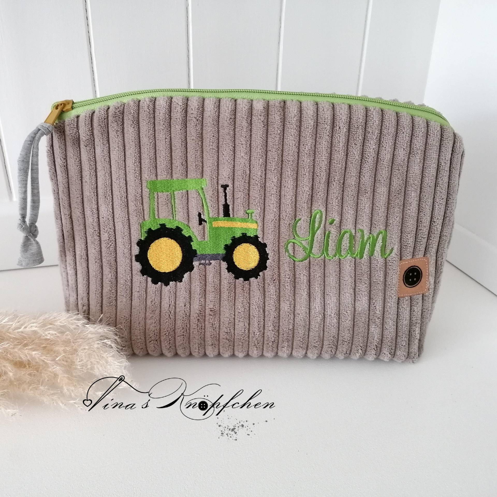 Kulturtasche /Windeltasche Aus Cord Mit Name /Wickeltasche/Personalisierbar/Beige/ Traktor/Bestickt Kulturtasche /Windeltasche Aus Cord Mit Name /Wickeltasche/Personalisierbar/Beige/ Traktor/Bestickt von Etsy - TinasKnoepfchen