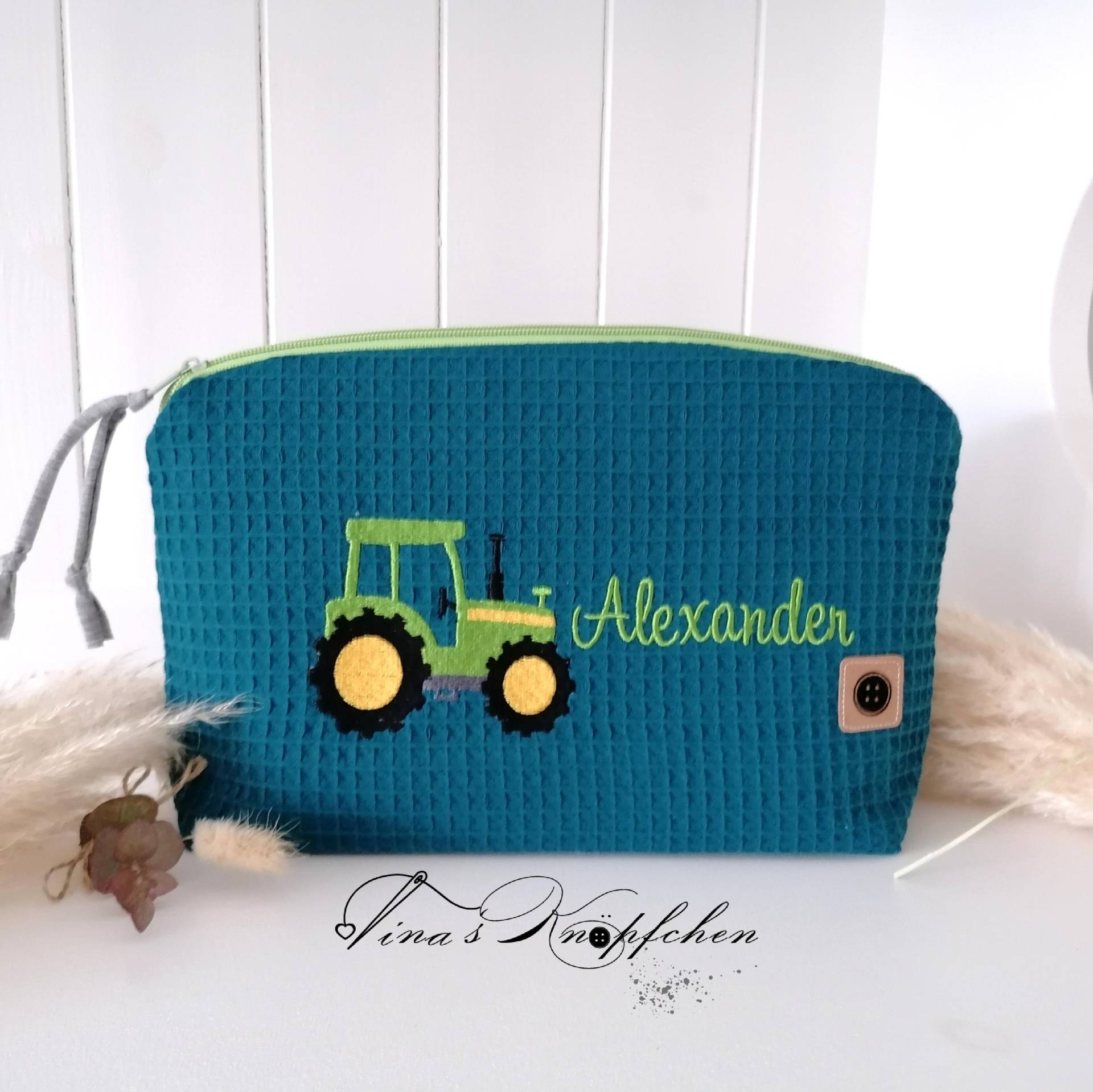 Kulturtasche /Windeltasche Mit Name /Wickeltasche/Personalisierbar/Petrol/ Traktor/Bestickt Kulturtasche /Windeltasche Mit Name /Wickeltasche/Personalisierbar/Petrol/ Traktor/Bestickt von Etsy - TinasKnoepfchen