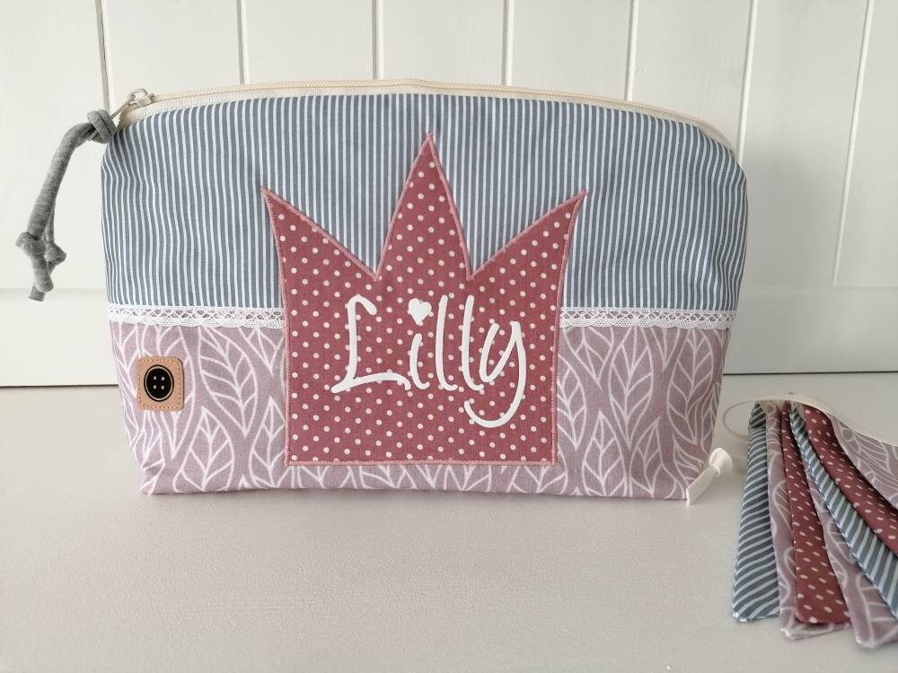 Windeltasche/Wickeltasche/Kulturtasche/Pastell Mit Name/Altrosa /Grau/Taufgeschenk/ Geschenk Zur Geburt/ Krone Windeltasche/Wickeltasche/Kulturtasche/Pastell Mit Name/Altrosa /Grau/Taufgeschenk/ Geschenk Zur Geburt/ Krone von Etsy - TinasKnoepfchen