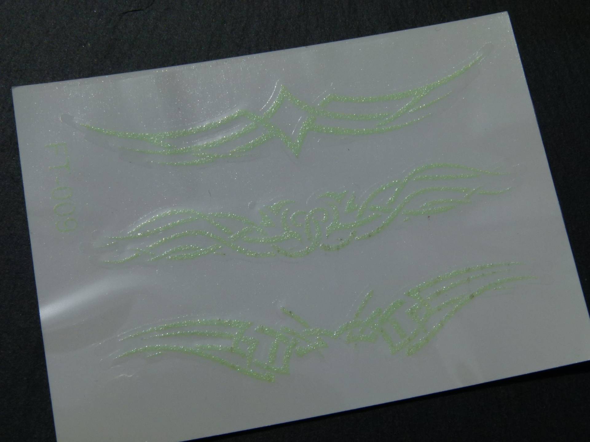 Nr. 099 - Temporäres Tattoo Boho Fluo Flügel Emblem Ornamente Fluoreszierend Fake Bodytattoo Körpertattoo Bild Nr. 099 - Temporäres Tattoo Boho Fluo Flügel Emblem Ornamente Fluoreszierend Fake Bodytattoo Körpertattoo Bild von Etsy - TinkyStarShop