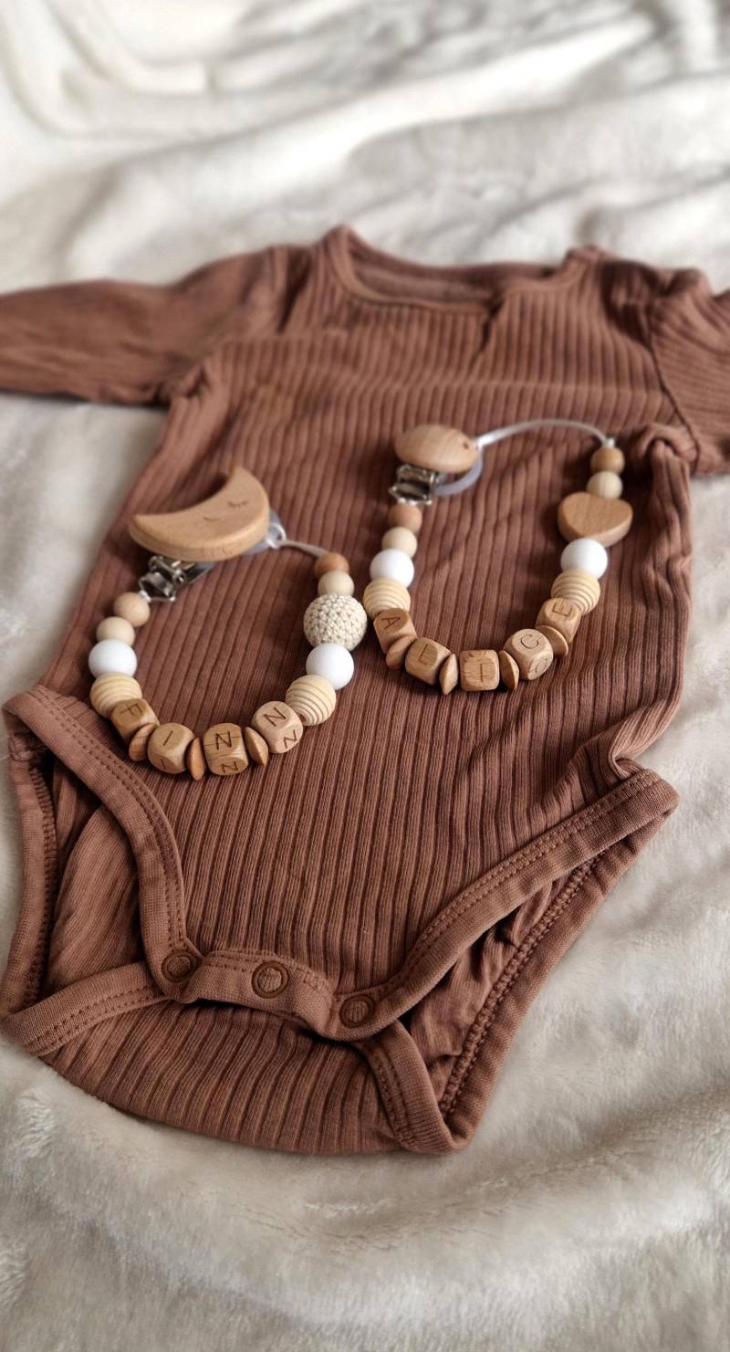 Boho Schnullerkette Mit Namen - Perlen & Holzbuchstaben Personalisiertes Babygeschenk Handgemacht Geschenk Zur Geburt von Etsy - TitiloobyKiki