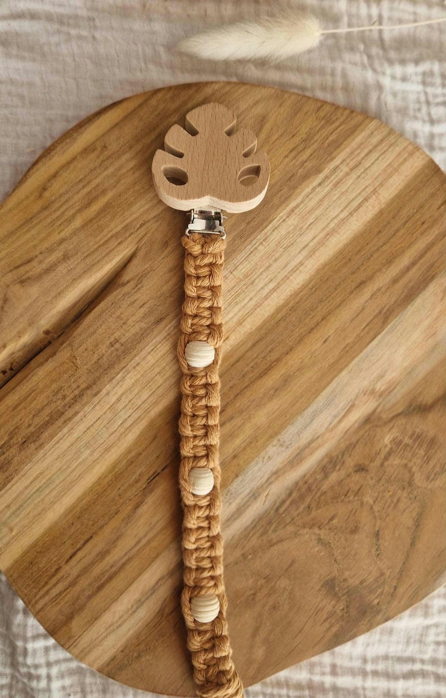Handgemachte Makramee Schnullerkette Karamellbeige - Mit/Ohne Perlen Boho Babyzubehör -Schnullerband Baby -Geschenk Zur Geburt Handgemachte Makramee Schnullerkette Karamellbeige - Mit/Ohne Perlen Boho Babyzubehör -Schnullerband Baby -Geschenk Zur Geburt von Etsy - TitiloobyKiki