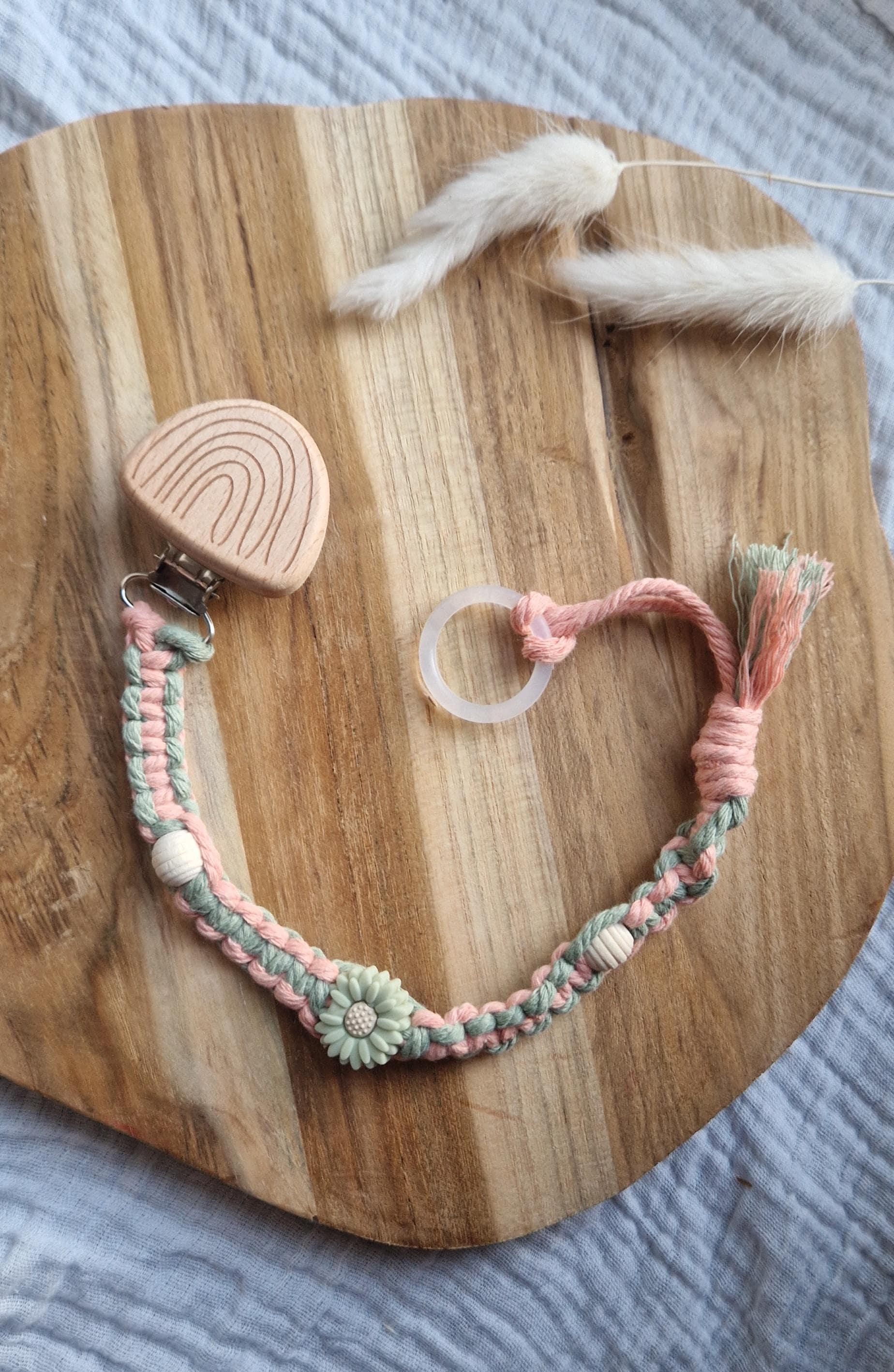 Handgemachte Makramee Schnullerkette "Le Fleur' - Mit/Ohne Perlen Boho Babyzubehör -Schnullerband Baby -Geschenk Zur Geburt von Etsy - TitiloobyKiki