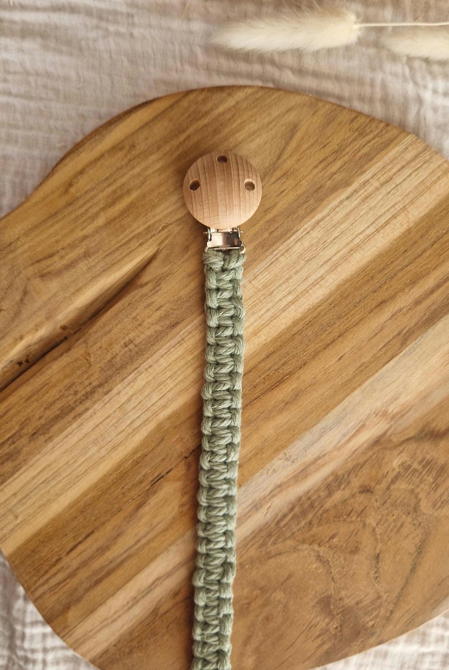 Handgemachte Makramee Schnullerkette Mintgrün - Mit/Ohne Perlen Boho Babyzubehör -Schnullerband Baby -Geschenk Zur Geburt Handgemachte Makramee Schnullerkette Mintgrün - Mit/Ohne Perlen Boho Babyzubehör -Schnullerband Baby -Geschenk Zur Geburt von Etsy - TitiloobyKiki