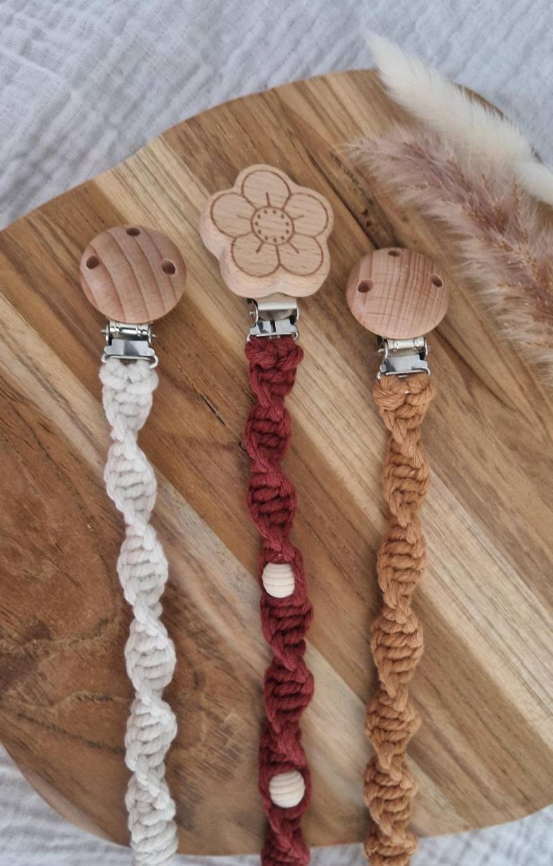 Handgemachte Makramee Schnullerkette Rostbraun - Mit/Ohne Perlen Boho Babyzubehör -Schnullerband Baby -Geschenk Zur Geburt Spiralform von Etsy - TitiloobyKiki