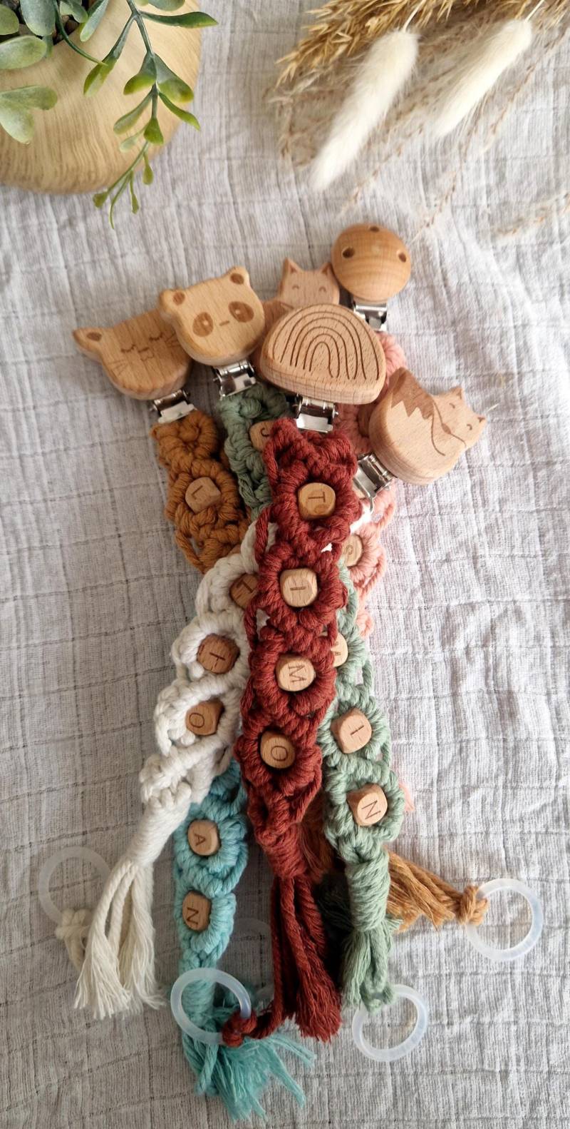 Schnullerkette Mit Namen Für Mädchen Und Junge, Personalisiert, Makramee, 100% Baumwolle, Handgemacht, in Verschiedenen Farben, Holzbuchstaben von Etsy - TitiloobyKiki