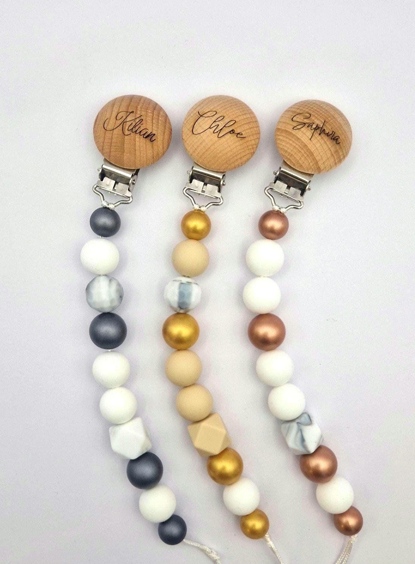 Personalisierte Schnullerkette Mit Gravur | Gold Silber Roségold Handgemacht & Personalisiert Geschenk Mädchen Junge Personalisierte Schnullerkette Mit Gravur | Gold Silber Roségold Handgemacht & Personalisiert Geschenk Mädchen Junge von Etsy - TitiloobyKiki