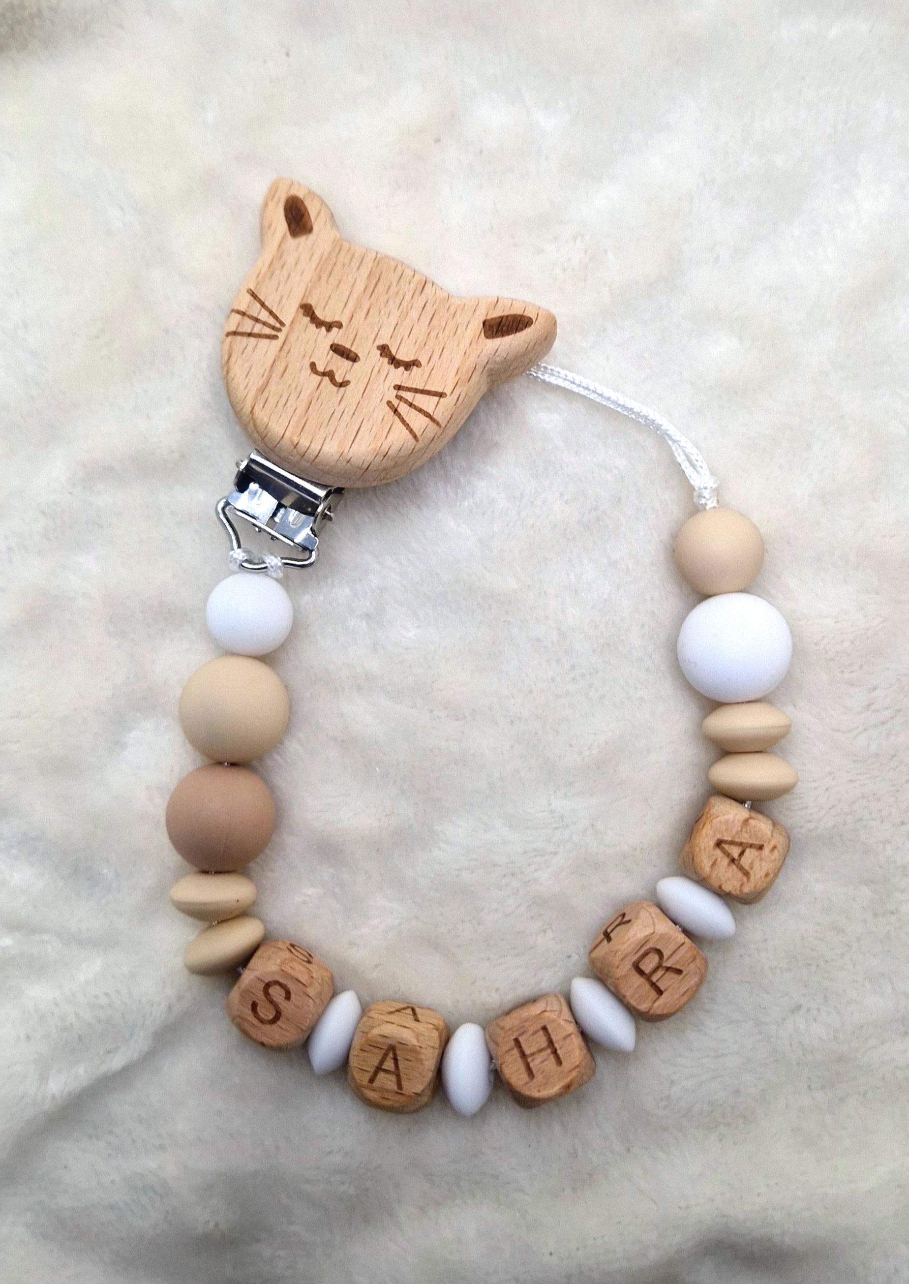 Schnullerkette Mit Namen - Personalisiert -Beige Aus Holz & Silikon | Geschenk Zur Geburt + Taufe Liebevoll Handgefertigt, Junge/Mädchen Schnullerkette Mit Namen - Personalisiert -Beige Aus Holz & Silikon | Geschenk Zur Geburt + Taufe Liebevoll Handgefertigt, Junge/Mädchen von Etsy - TitiloobyKiki