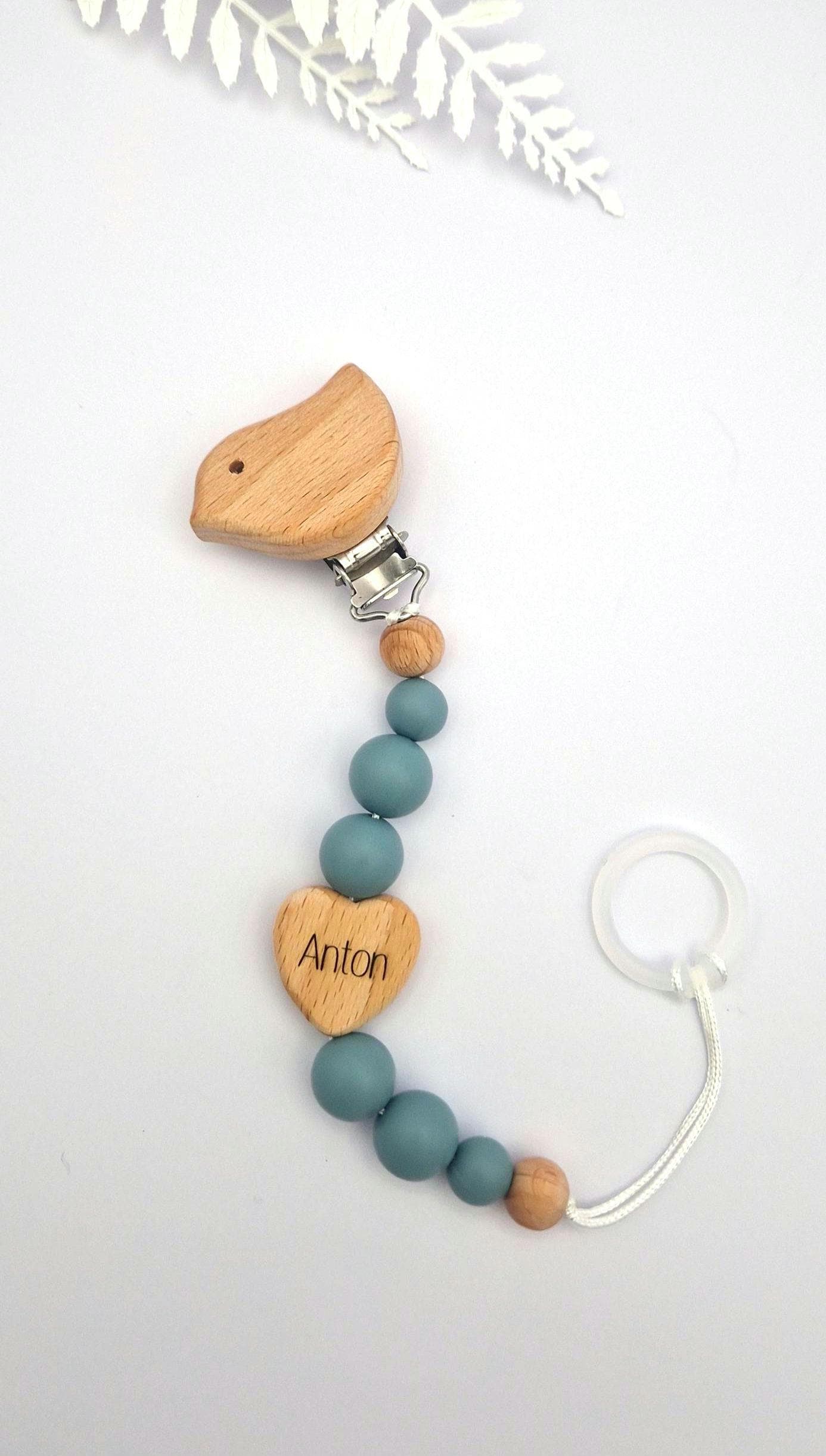 Personalisierte Schnullerkette Mit Namen|Pastellblau| Baby Geschenk Geburt & Taufe| Handgemachter Schnullerhalter Bpa-Frei| Mit Namensgravur Personalisierte Schnullerkette Mit Namen|Pastellblau| Baby Geschenk Geburt & Taufe| Handgemachter Schnullerhalter Bpa-Frei| Mit Namensgravur von Etsy - TitiloobyKiki