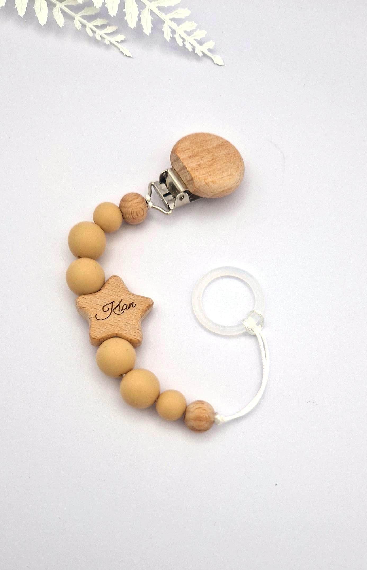 Personalisierte Schnullerkette Mit Namen | Braun Baby Geschenk Geburt & Taufe Handgemachter Schnullerhalter Bpa-Frei| Mit Namensgravur Personalisierte Schnullerkette Mit Namen | Braun Baby Geschenk Geburt & Taufe Handgemachter Schnullerhalter Bpa-Frei| Mit Namensgravur von Etsy - TitiloobyKiki
